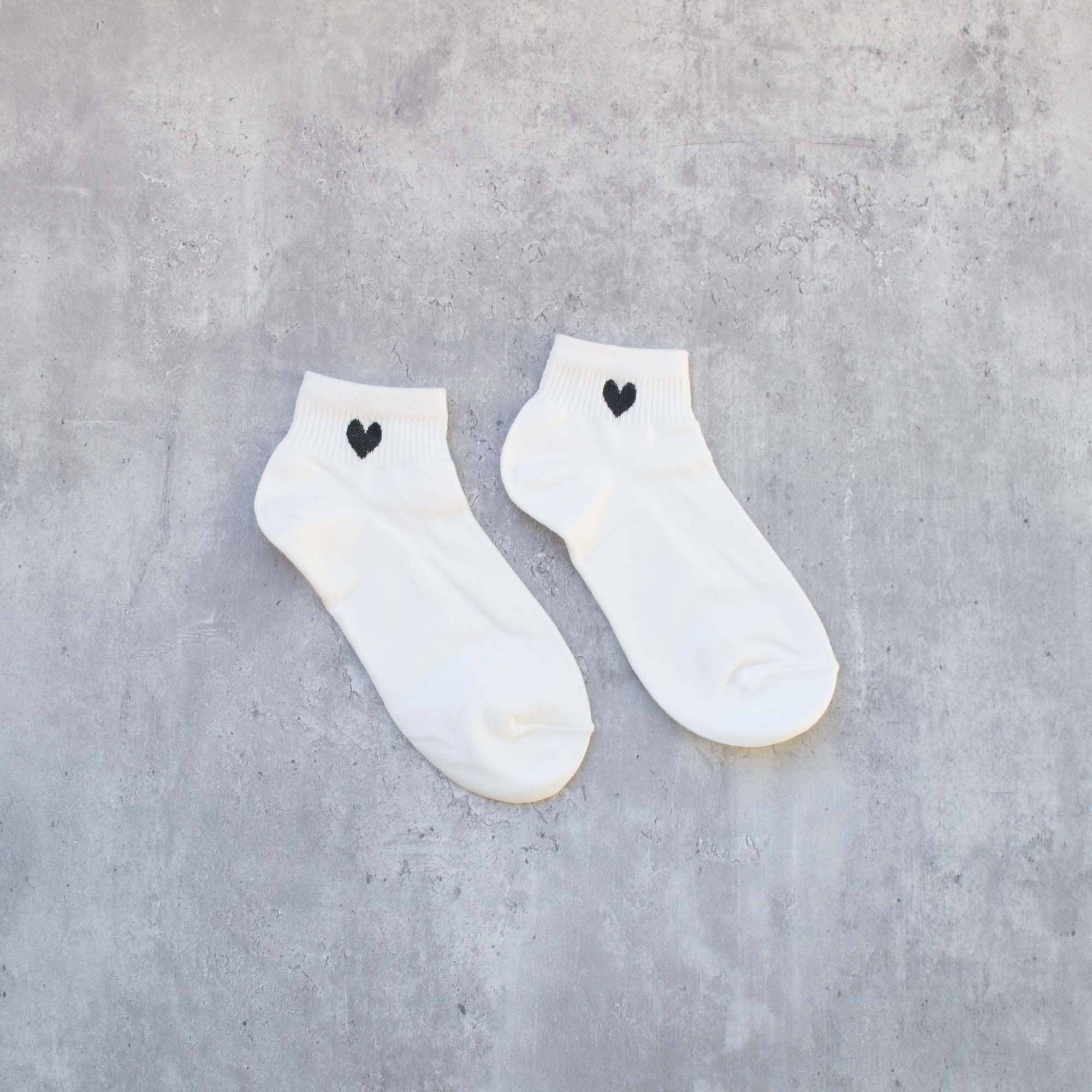 Mini Heart Ankle Socks: Beige/Red