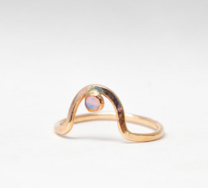 Mini arch ring with opal stone